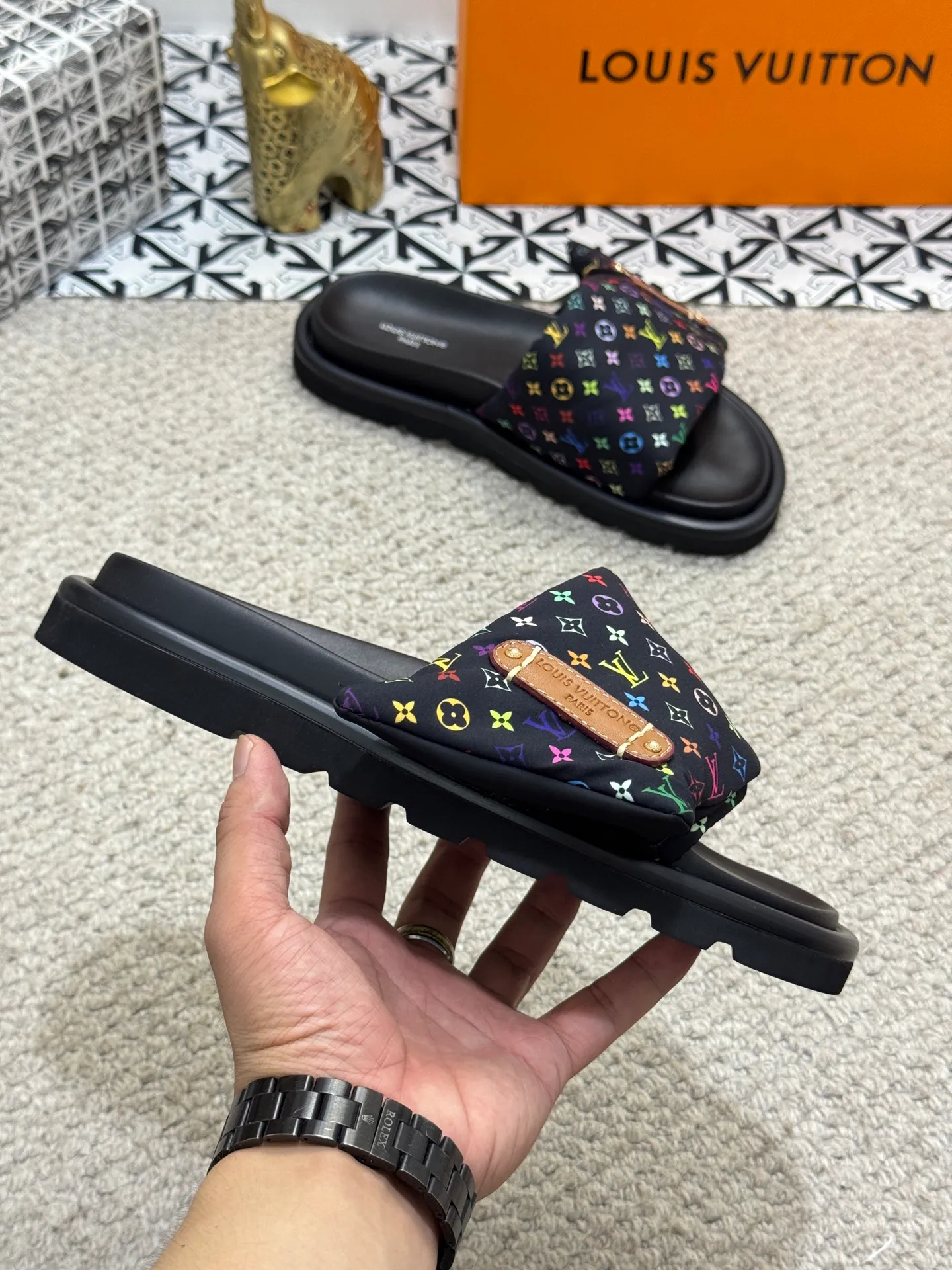 Men's men's shoes 💰360 [New style] 🦇🦇Top original order [Louis Vuitton] Couple style 👫Spring and summer style🎯🎯As an active family in the fashion industry ⭐ Lv is characterized by bold innovation ⚡Fabric down cloth🔥 Combined outsole, clean and tidy ⚡Fashionable and generous🌹Multiple colors available..Size: 36-44 (45 customized